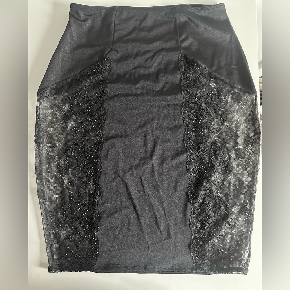 π€ Beaded Sheer Lace Panel Pencil Skirt - Picture 2 of 5